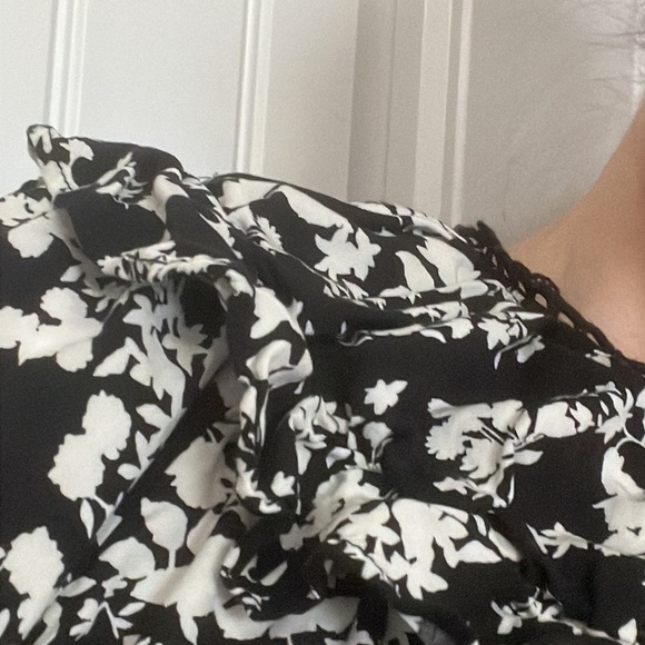 ZARA FLORAL BLOUSE SZ L WHITE AND BLACK RUFFLES COTTAGECORE COASTAL PRAIRIE - Picture 4 of 10
